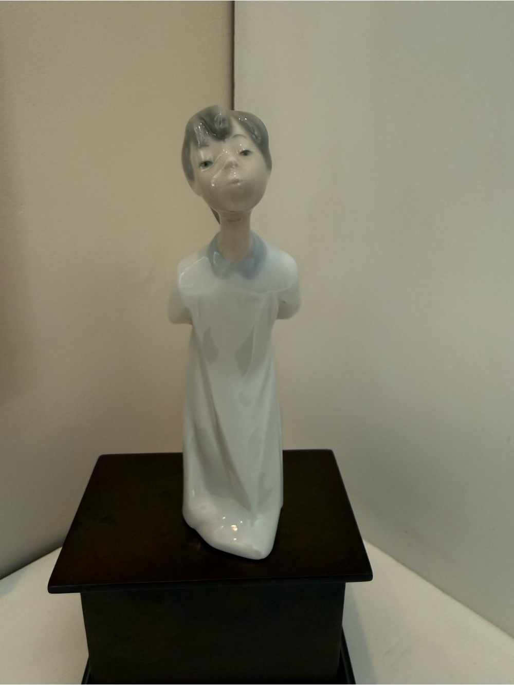 Lladro Boy Blowing A Kiss # 4869 Porcelain Figurine Made in Spain (8")
